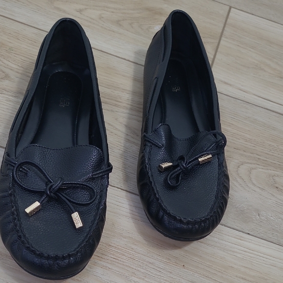 Shoes - Michael Kors Elegant Black Loafers Size M